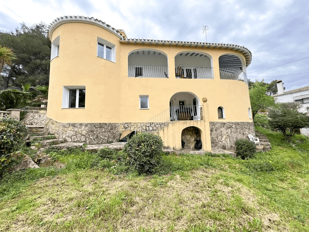 Villa near the beach with sea views in javea