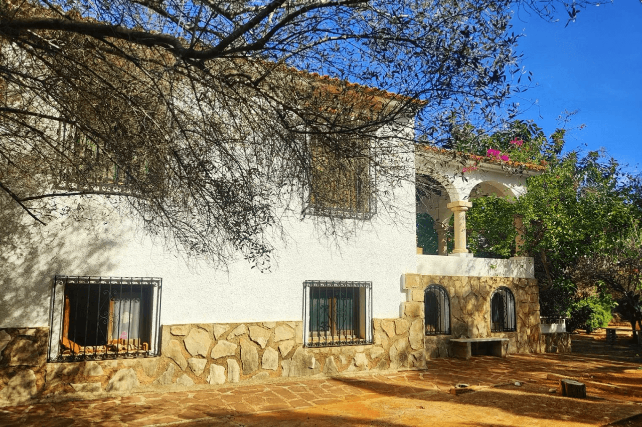 Vive el Mediterráneo en una exclusiva villa en Las Rotas, Dénia