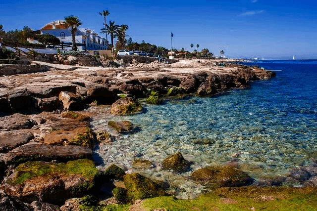 Vive el Mediterráneo en una exclusiva villa en Las Rotas, Dénia