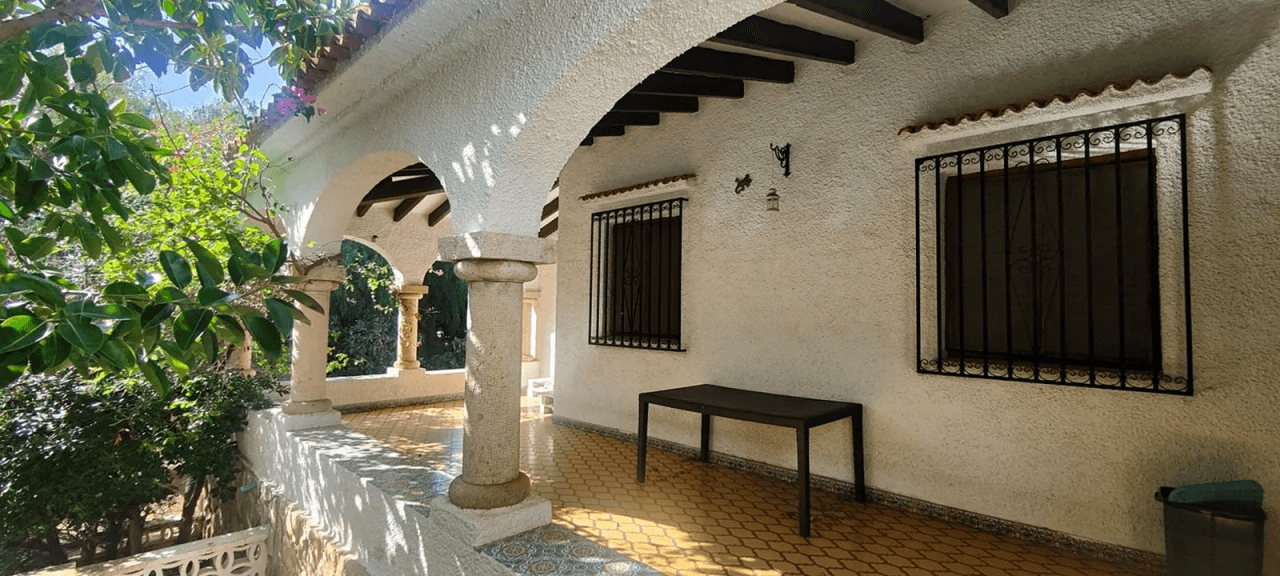 Vive el Mediterráneo en una exclusiva villa en Las Rotas, Dénia