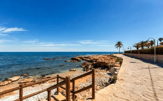 Vive el Mediterráneo en una exclusiva villa en Las Rotas, Dénia