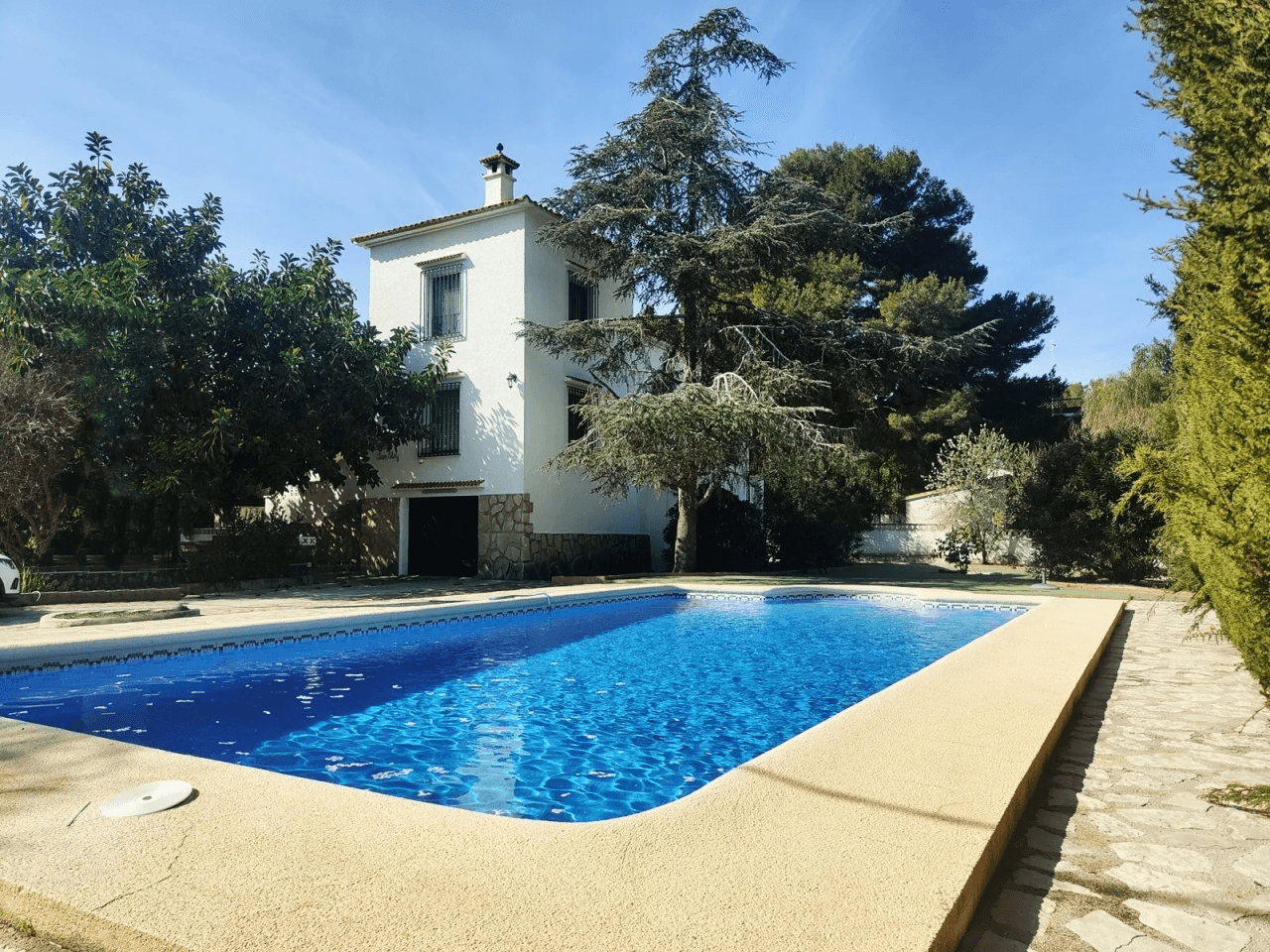 Vive el Mediterráneo en una exclusiva villa en Las Rotas, Dénia