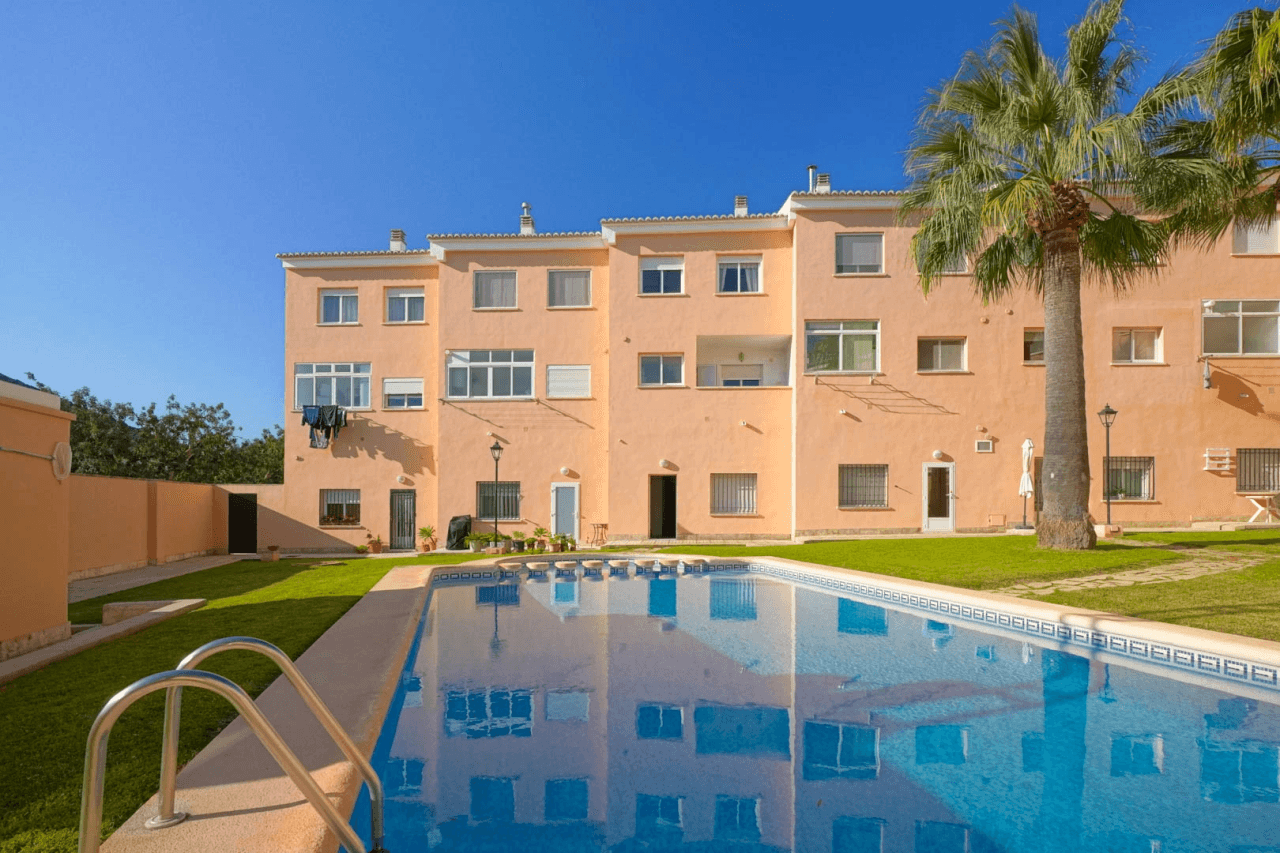 9008XAR Maison jumelée de trois étages à vendre à La Xara.