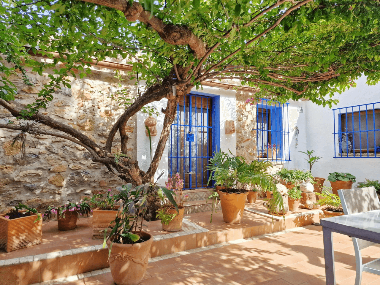 Landhuis in mediterrane stijl met zelfstandig appartement