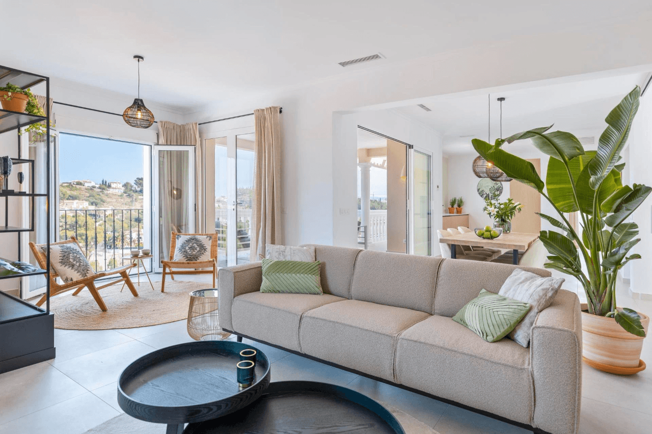 VILLA recientemente REFORMADA con estilo mediterráneo de 4 habitaciones con VISTAS AL MAR en Jávea