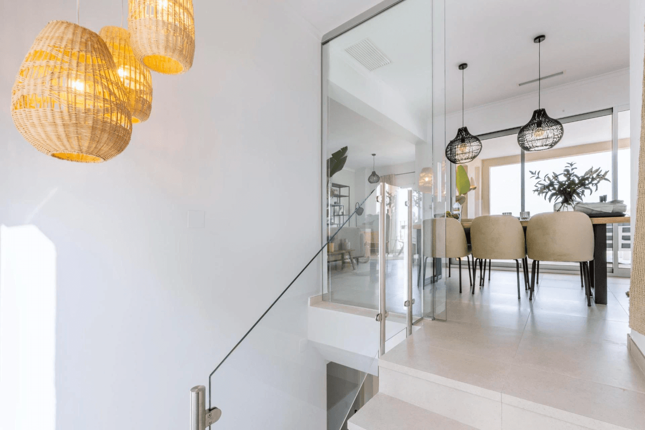 VILLA recientemente REFORMADA con estilo mediterráneo de 4 habitaciones con VISTAS AL MAR en Jávea