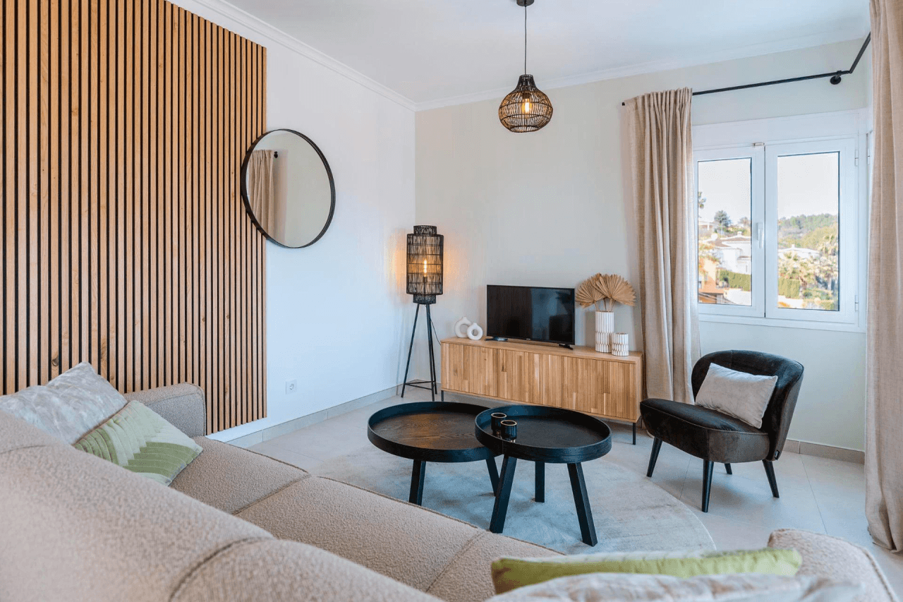 VILLA recientemente REFORMADA con estilo mediterráneo de 4 habitaciones con VISTAS AL MAR en Jávea