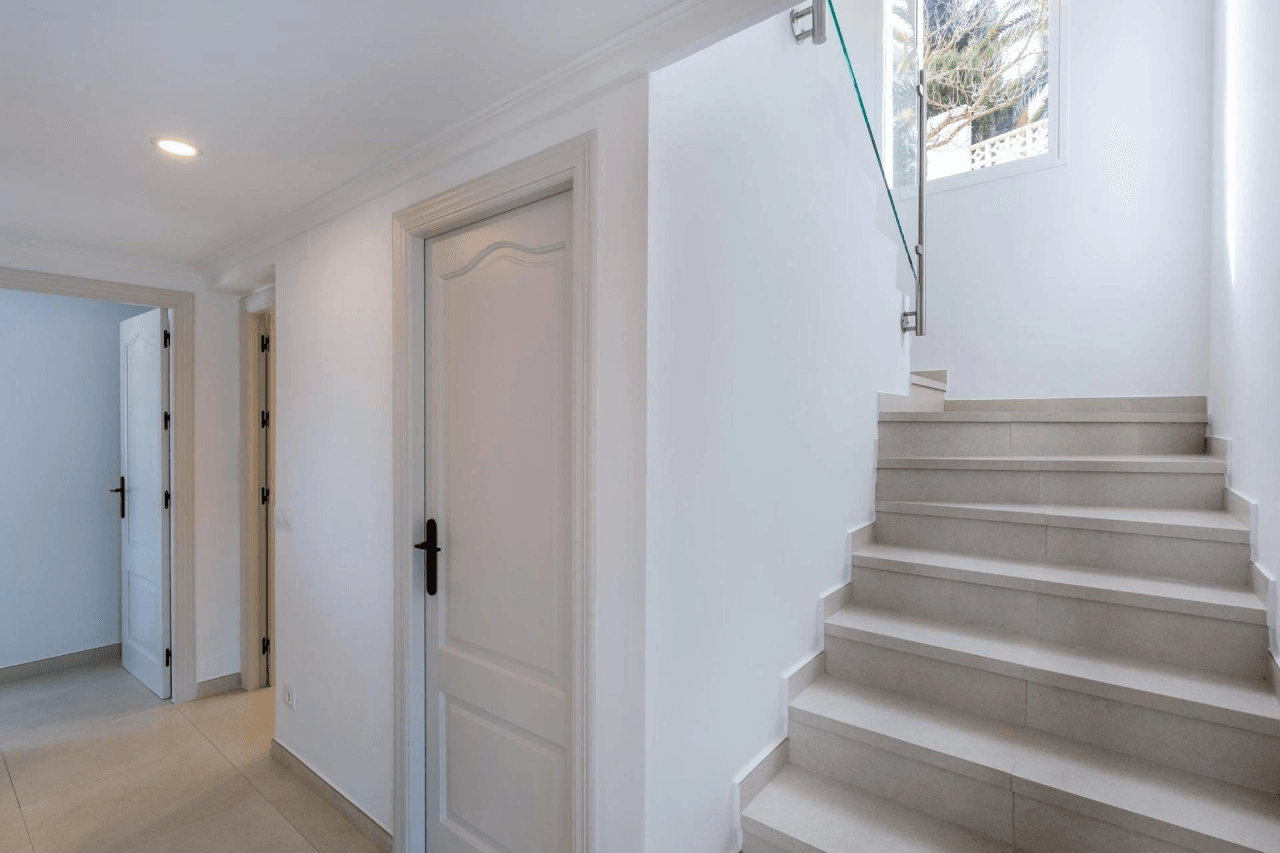 VILLA recientemente REFORMADA con estilo mediterráneo de 4 habitaciones con VISTAS AL MAR en Jávea