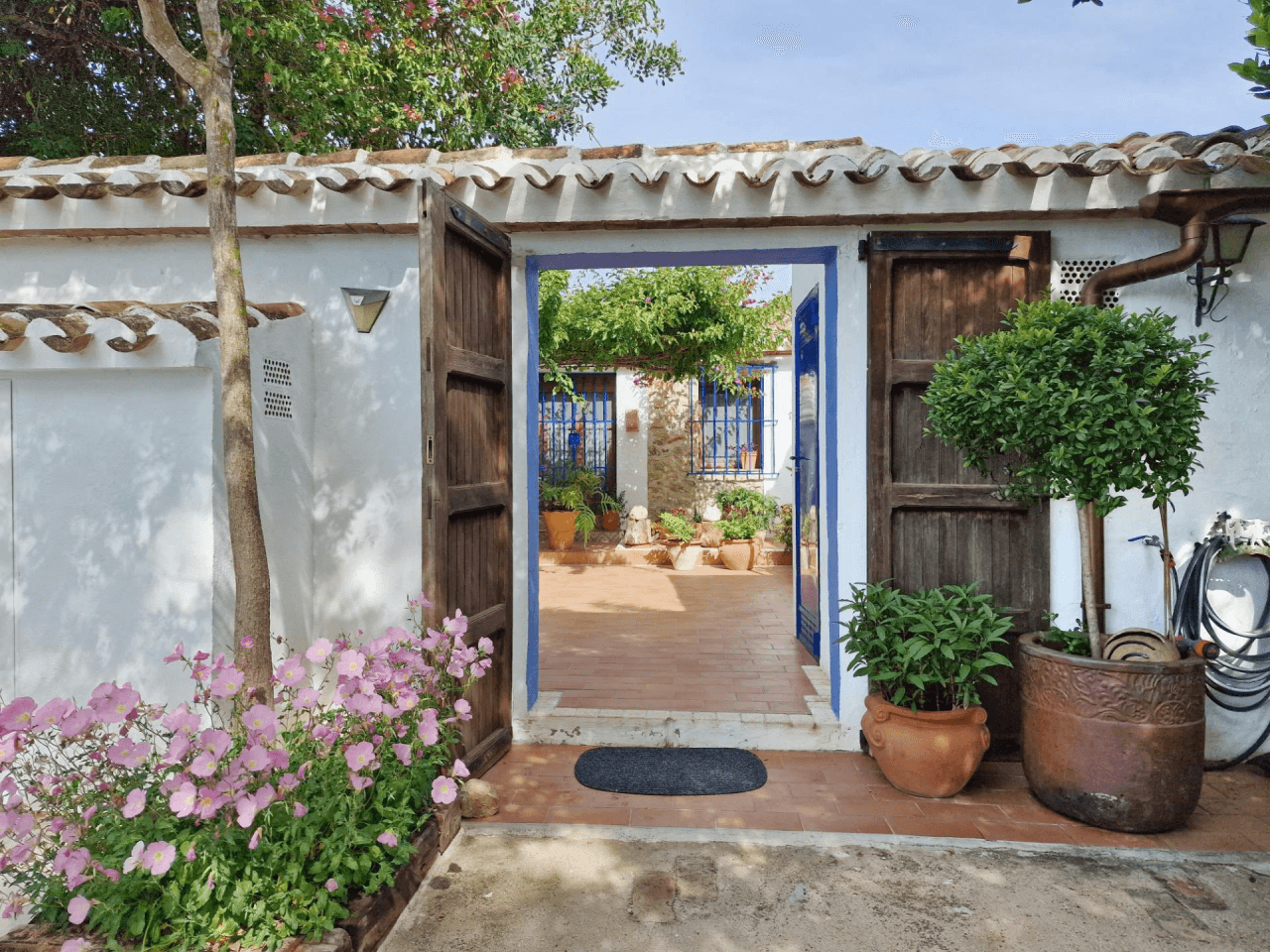 Landhuis in mediterrane stijl met zelfstandig appartement