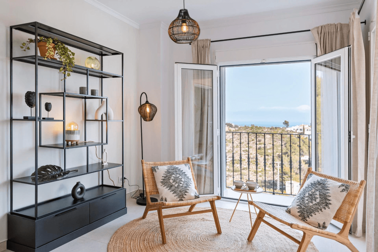 VILLA recientemente REFORMADA con estilo mediterráneo de 4 habitaciones con VISTAS AL MAR en Jávea