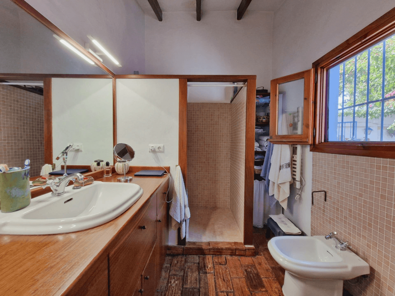Landhuis in mediterrane stijl met zelfstandig appartement