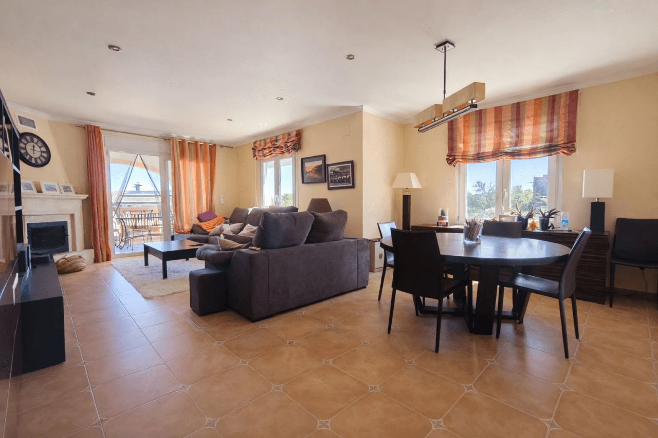 Villa de 3 dormitorios, apartamento de invitados y vistas al mar en el Montgó, Dénia