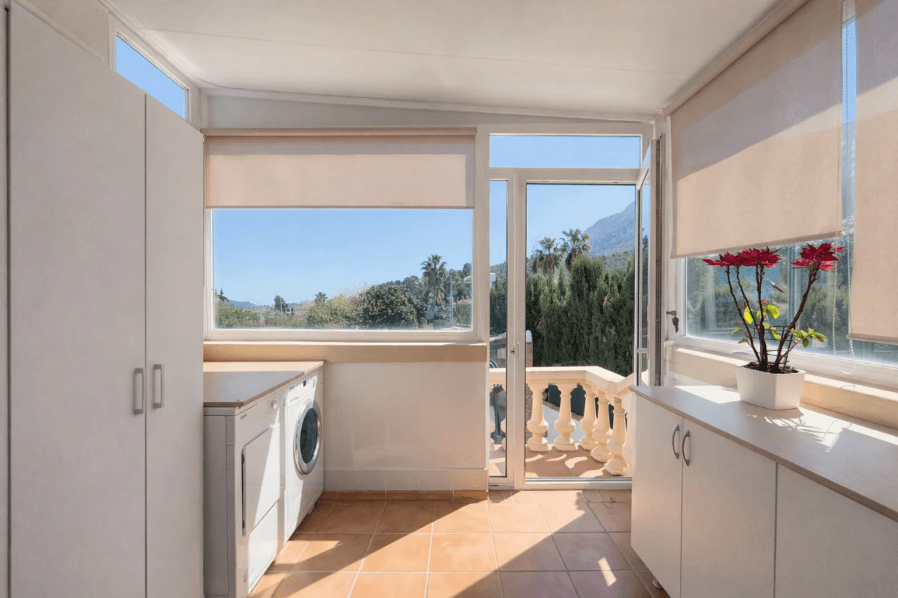Villa de 3 dormitorios, apartamento de invitados y vistas al mar en el Montgó, Dénia