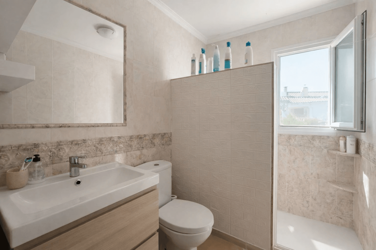 Villa de 3 dormitorios, apartamento de invitados y vistas al mar en el Montgó, Dénia