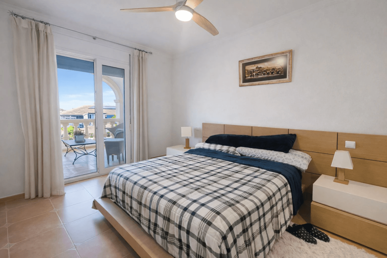 Villa de 3 dormitorios, apartamento de invitados y vistas al mar en el Montgó, Dénia