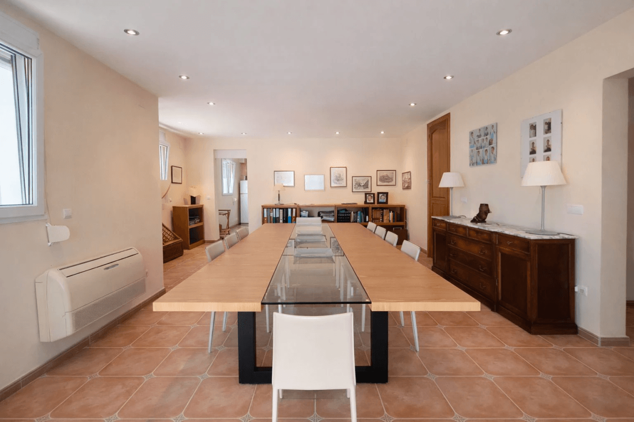 Villa de 3 dormitorios, apartamento de invitados y vistas al mar en el Montgó, Dénia