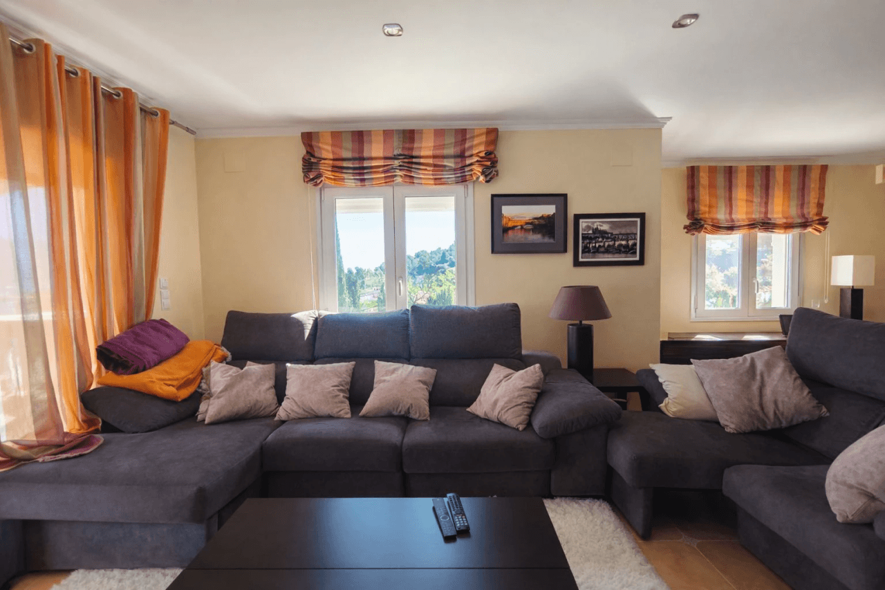 Villa de 3 dormitorios, apartamento de invitados y vistas al mar en el Montgó, Dénia