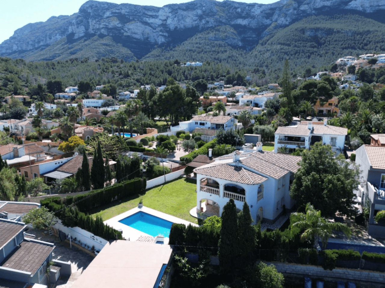 Villa de 3 dormitorios, apartamento de invitados y vistas al mar en el Montgó, Dénia