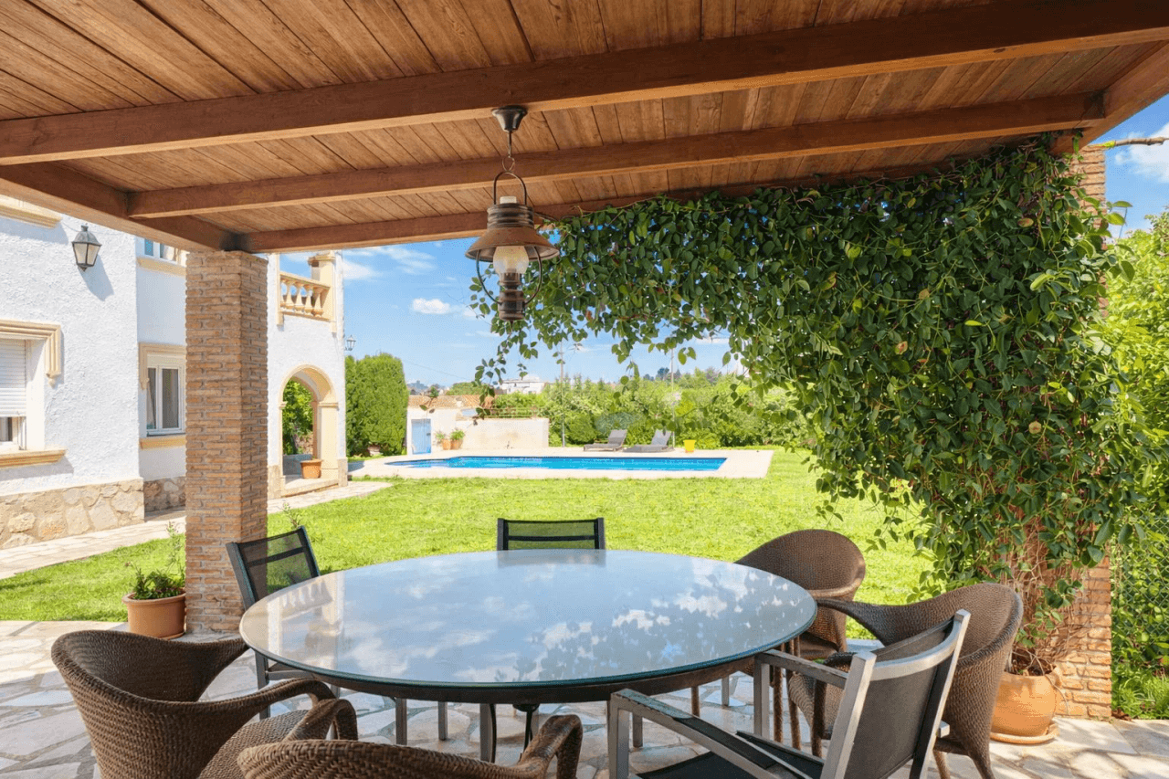 Villa de 3 dormitorios, apartamento de invitados y vistas al mar en el Montgó, Dénia