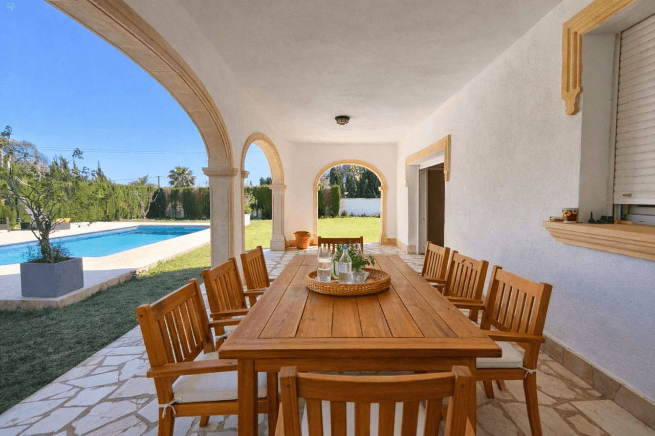 Villa de 3 dormitorios, apartamento de invitados y vistas al mar en el Montgó, Dénia