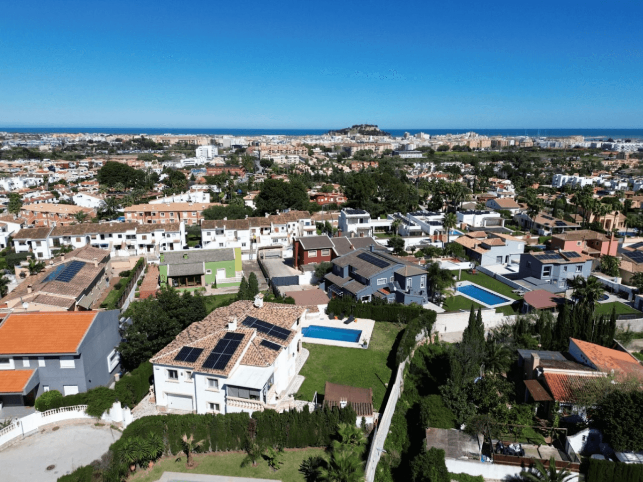 Villa de 3 dormitorios, apartamento de invitados y vistas al mar en el Montgó, Dénia