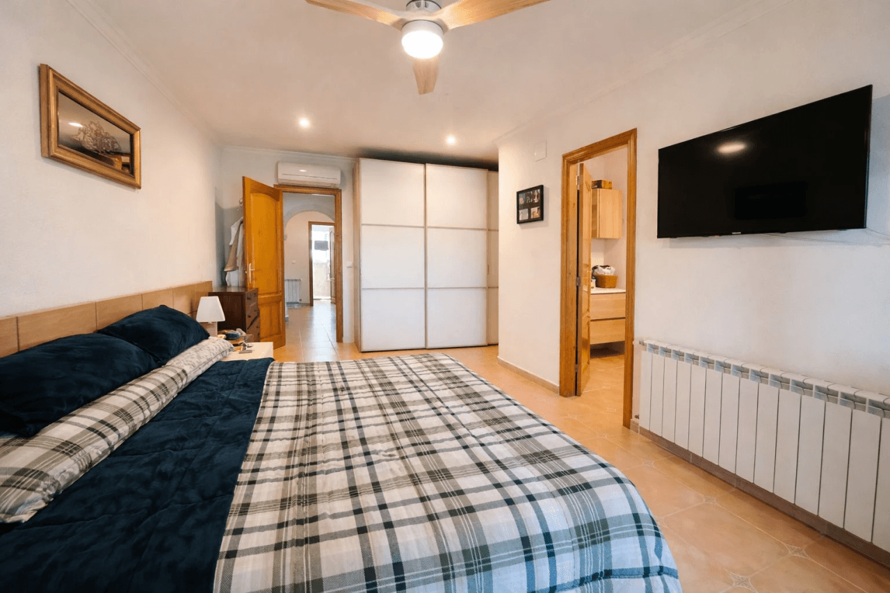 Villa de 3 dormitorios, apartamento de invitados y vistas al mar en el Montgó, Dénia