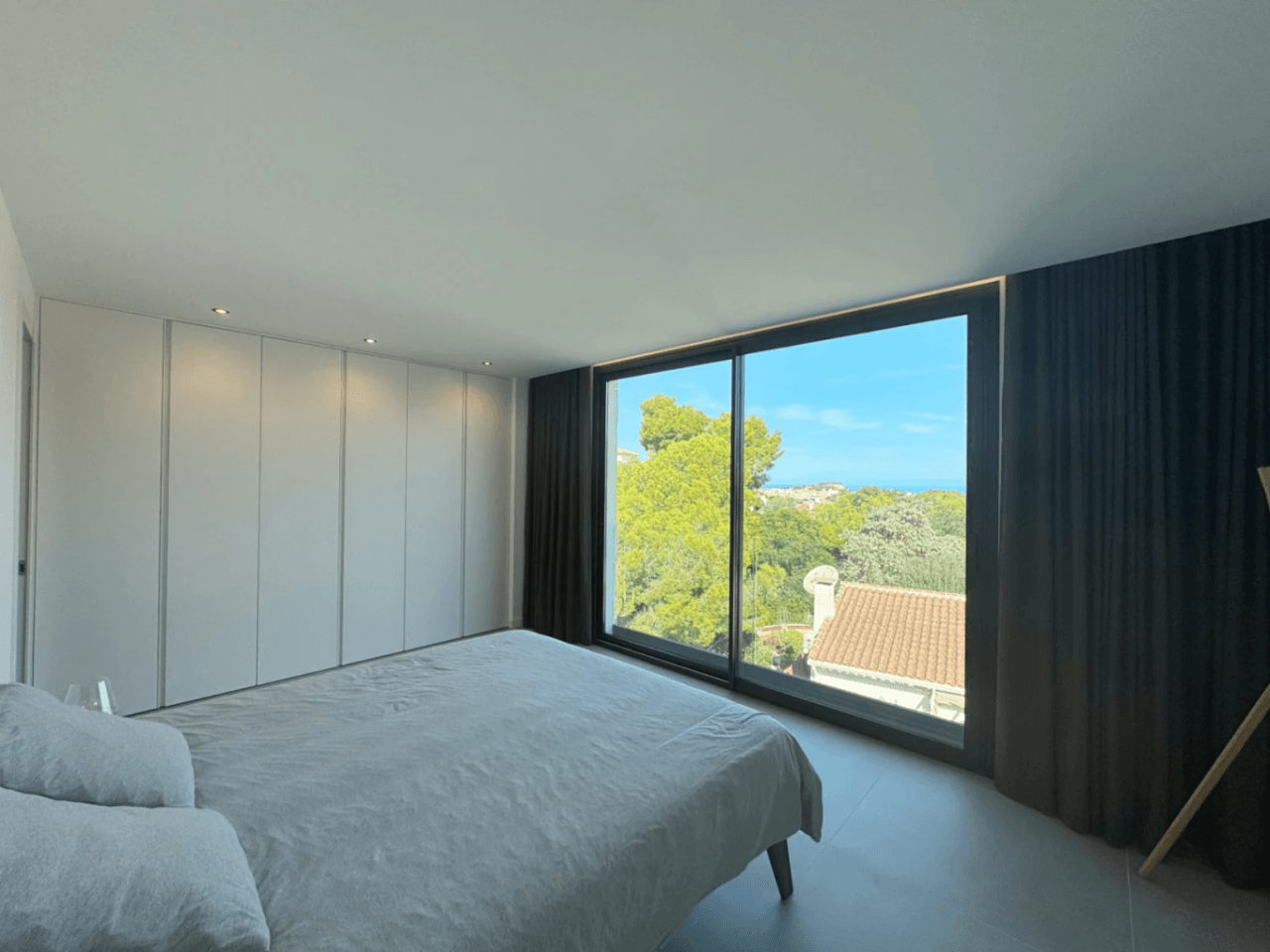 Chalet con vistas al Montgó, eficiencia energética A y piscina climatizada – Denia