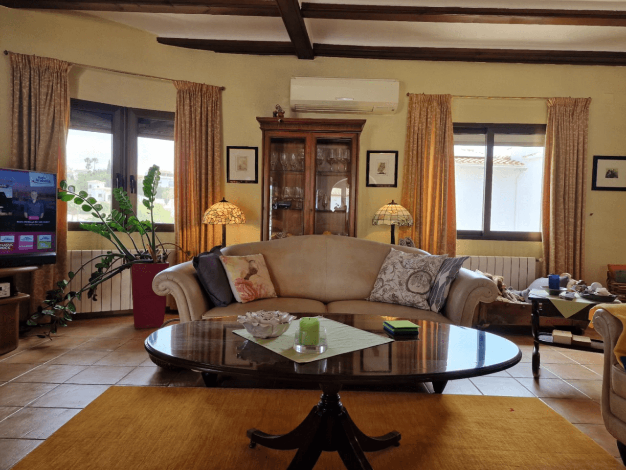 Villa de 3 dormitorios con muchas posibilidades y vistas al mar en Galeretes