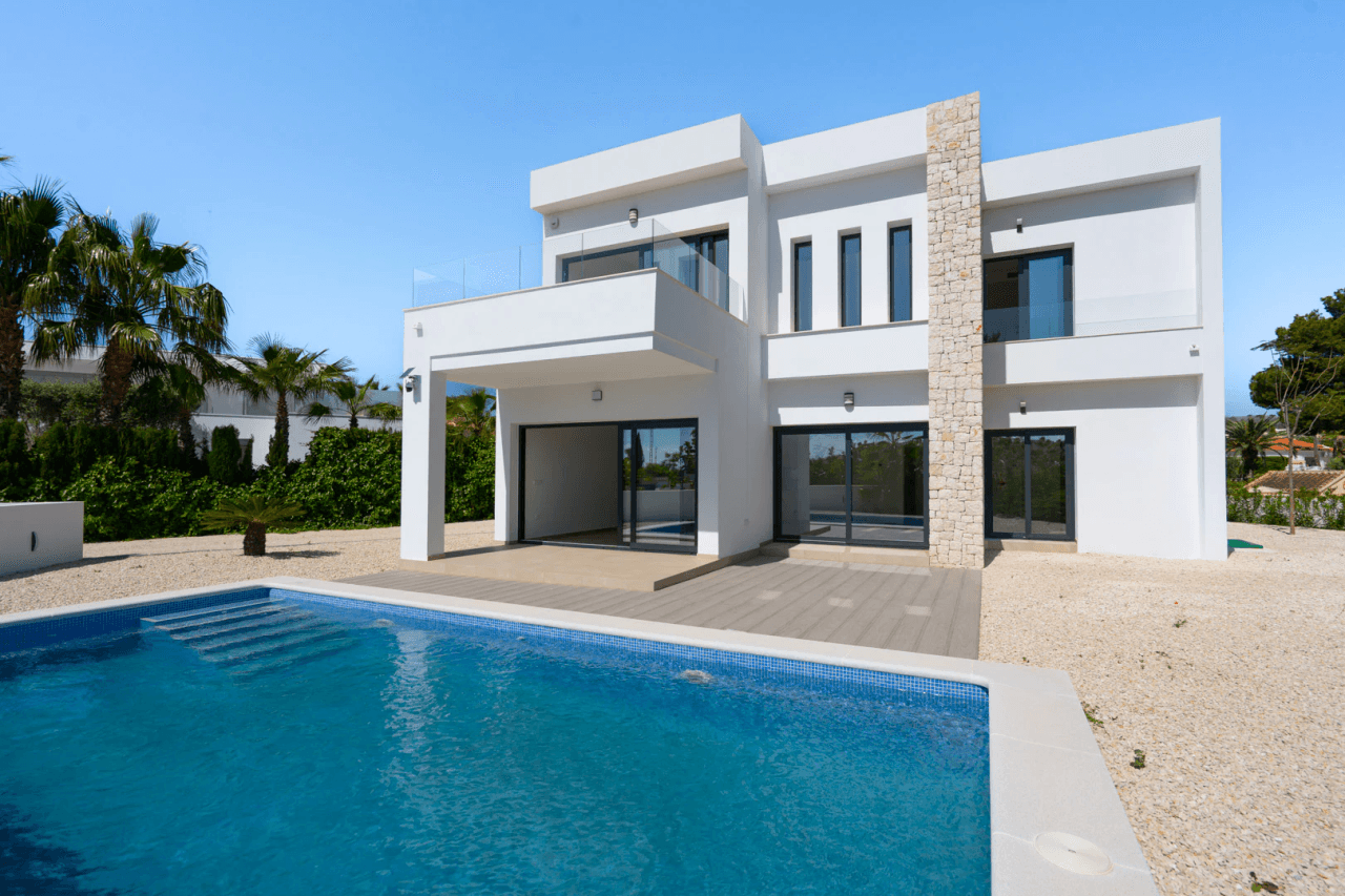 4644BEN Villa de obra nueva con vistas al mar en una parcela llana de 1715 m2 en venta en La Fustera, Benissa.