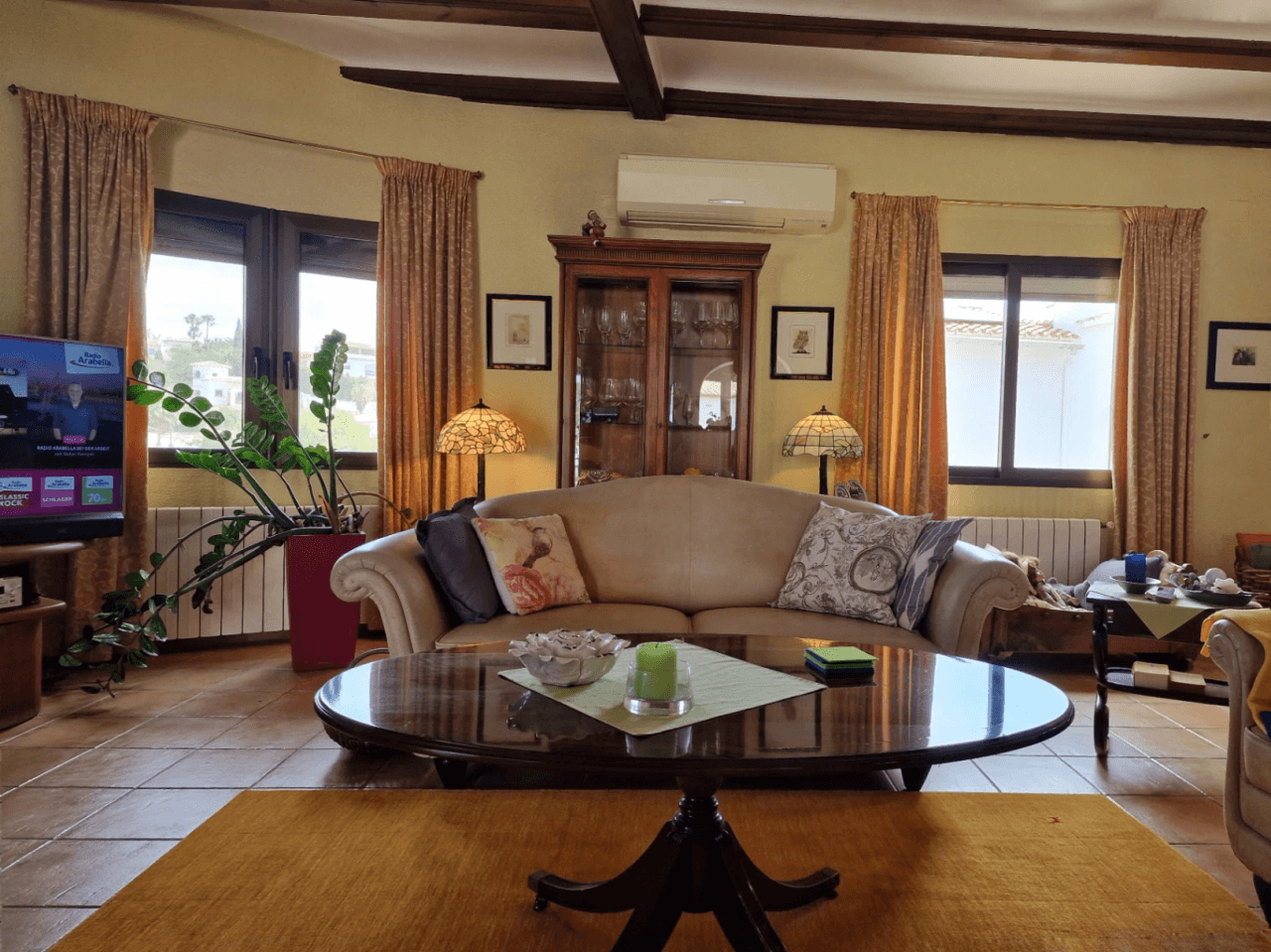 Villa de 3 dormitorios con muchas posibilidades y vistas al mar en Galeretes