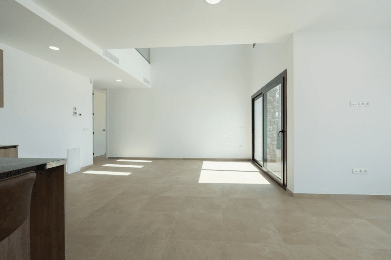 4644BEN Villa de obra nueva con vistas al mar en una parcela llana de 1715 m2 en venta en La Fustera, Benissa.