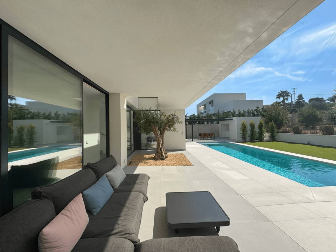 Chalet con vistas al Montgó, eficiencia energética A y piscina climatizada – Denia