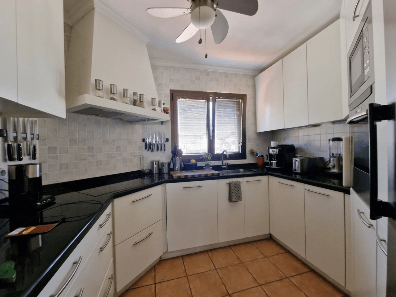 Villa de 3 dormitorios con muchas posibilidades y vistas al mar en Galeretes
