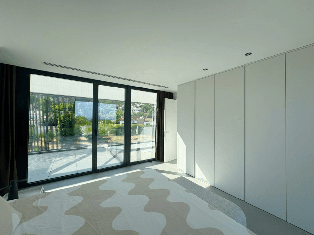 Chalet con vistas al Montgó, eficiencia energética A y piscina climatizada – Denia