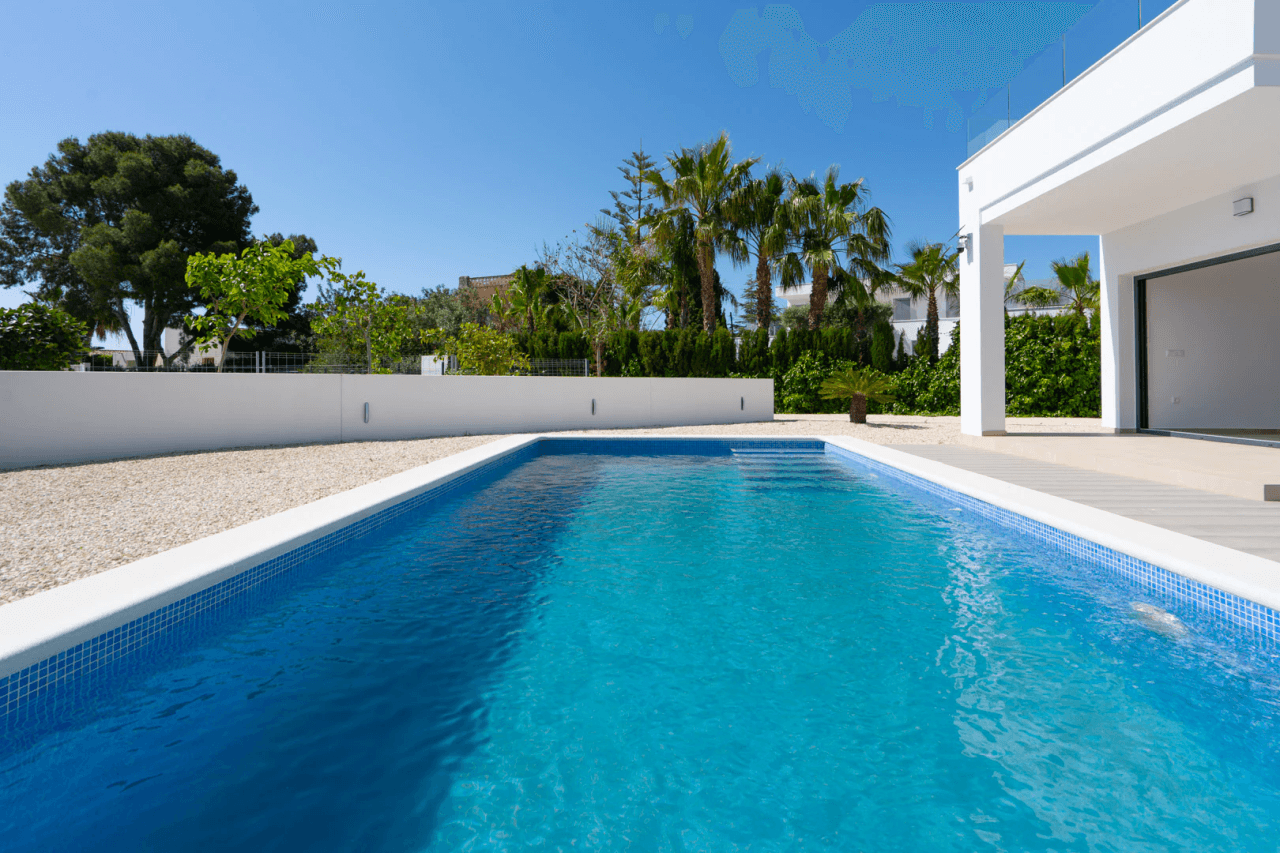 4644BEN Villa de obra nueva con vistas al mar en una parcela llana de 1715 m2 en venta en La Fustera, Benissa.