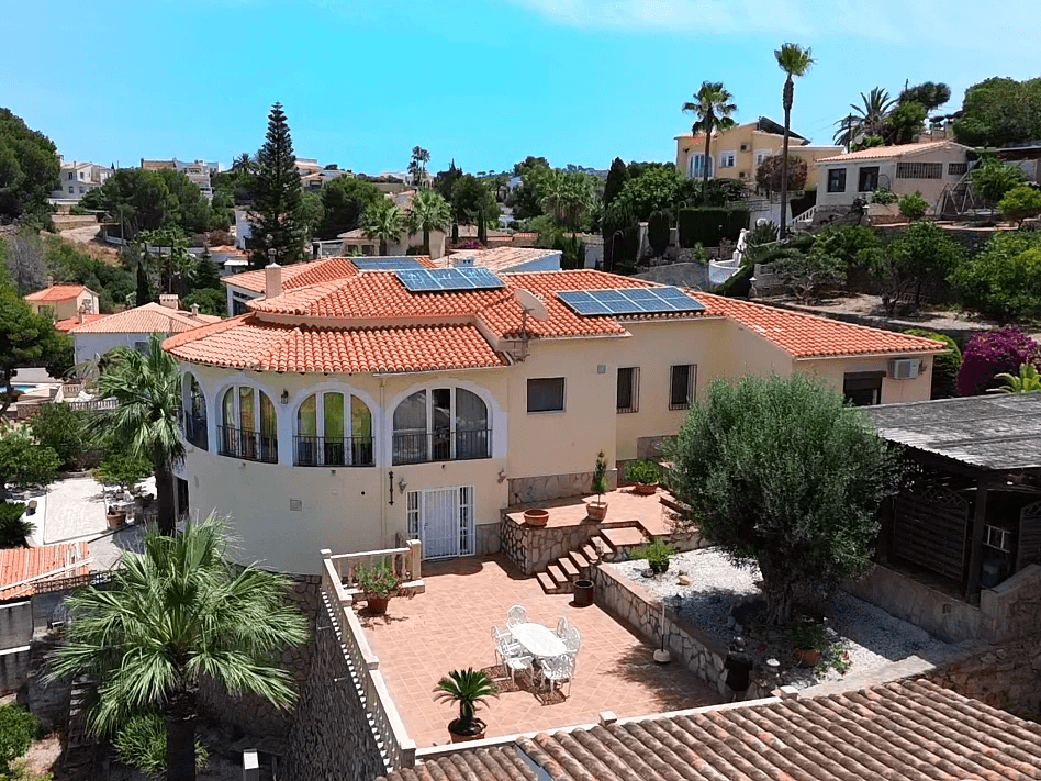 Villa de 3 dormitorios con muchas posibilidades y vistas al mar en Galeretes