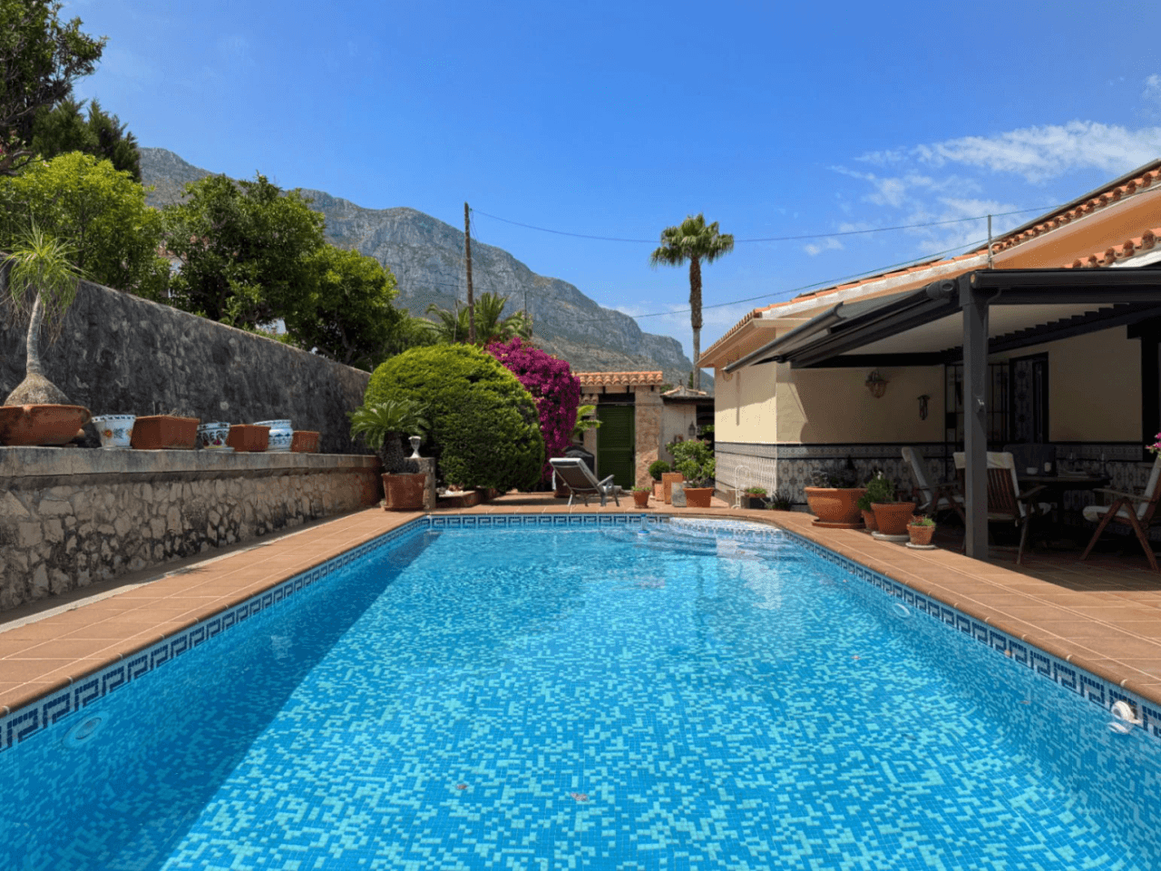 Villa de 3 dormitorios con muchas posibilidades y vistas al mar en Galeretes