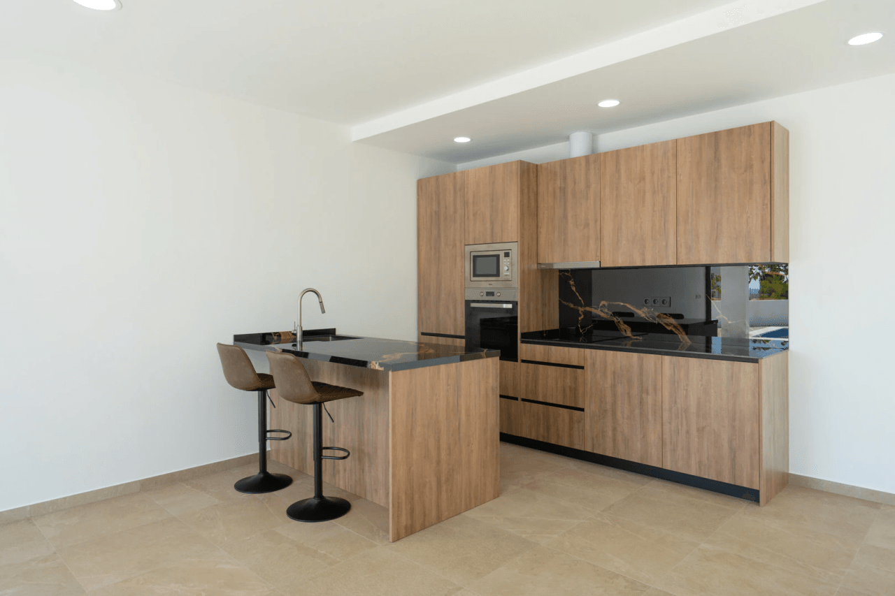 4644BEN Villa de obra nueva con vistas al mar en una parcela llana de 1715 m2 en venta en La Fustera, Benissa.