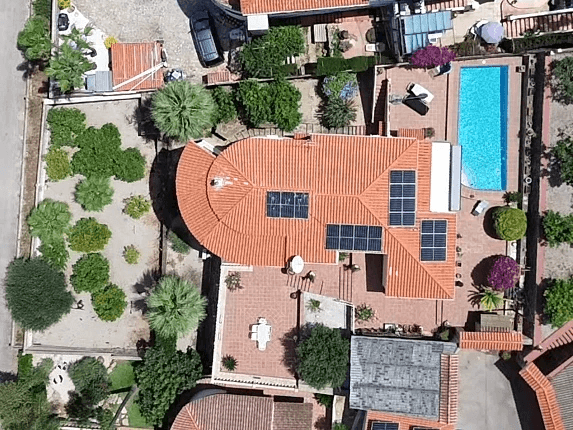 Villa de 3 dormitorios con muchas posibilidades y vistas al mar en Galeretes