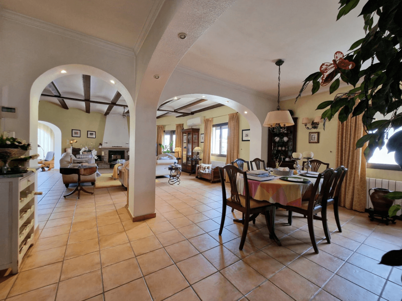 Villa de 3 dormitorios con muchas posibilidades y vistas al mar en Galeretes