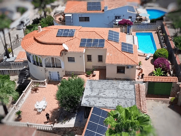 Villa de 3 dormitorios con muchas posibilidades y vistas al mar en Galeretes