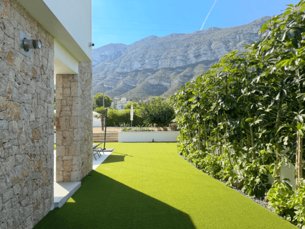 Chalet con vistas al Montgó, eficiencia energética A y piscina climatizada – Denia