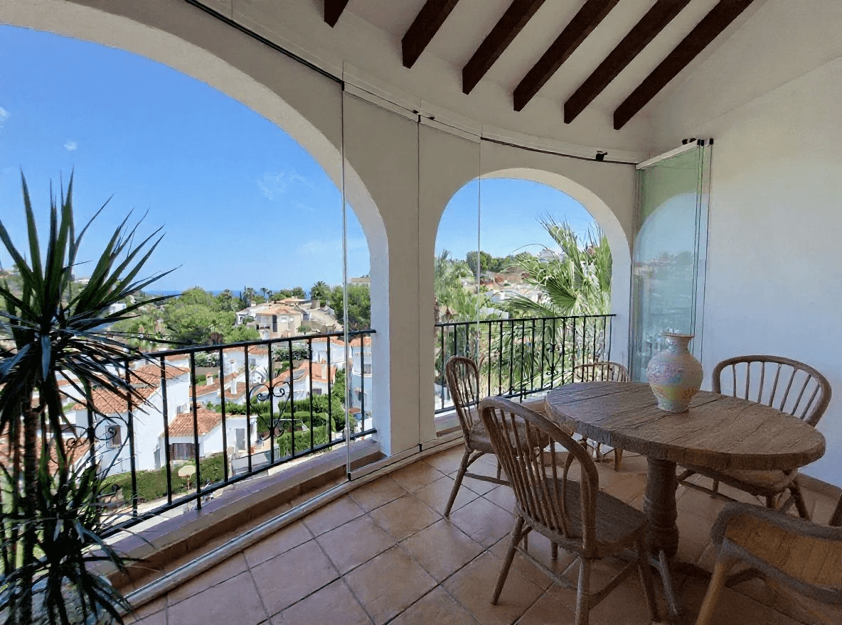 Villa de 3 dormitorios con muchas posibilidades y vistas al mar en Galeretes