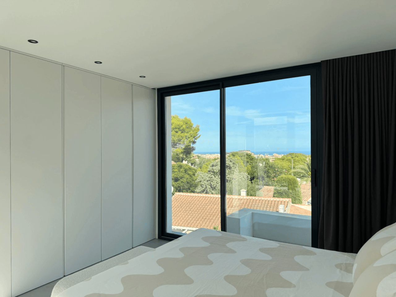 Chalet con vistas al Montgó, eficiencia energética A y piscina climatizada – Denia