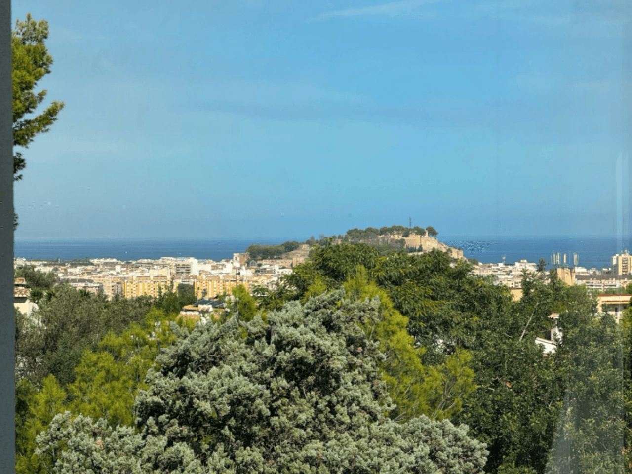Chalet con vistas al Montgó, eficiencia energética A y piscina climatizada – Denia