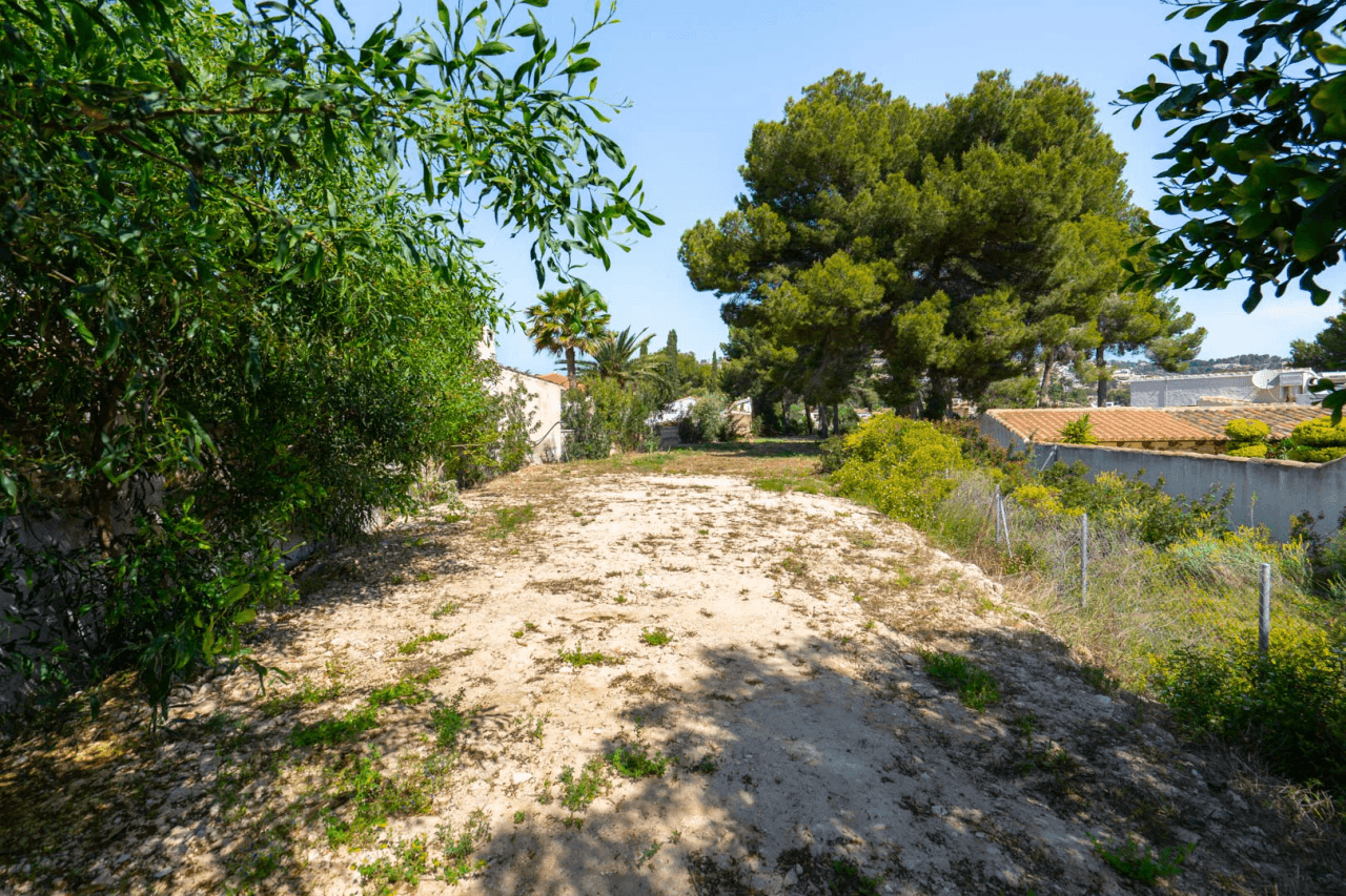 4644BEN Villa de obra nueva con vistas al mar en una parcela llana de 1715 m2 en venta en La Fustera, Benissa.