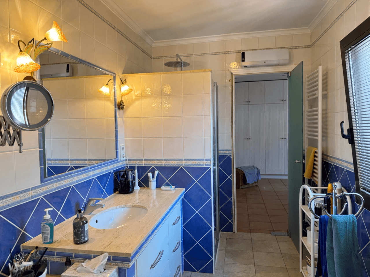 Villa de 3 dormitorios con muchas posibilidades y vistas al mar en Galeretes