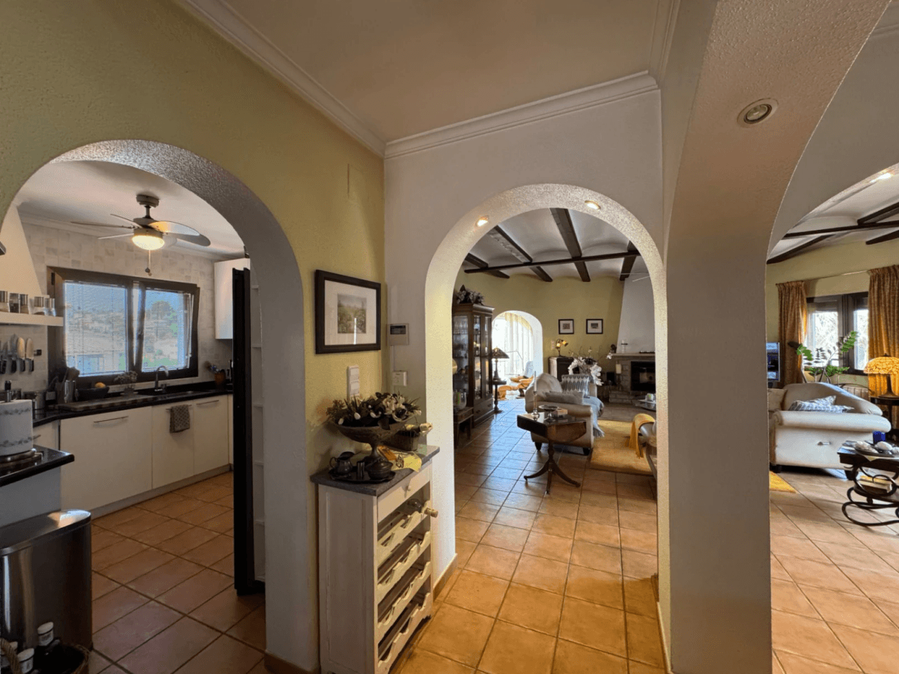 Villa de 3 dormitorios con muchas posibilidades y vistas al mar en Galeretes