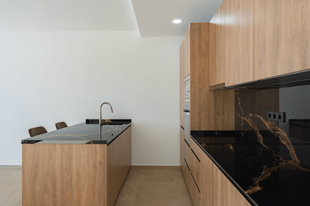 4644BEN Villa de obra nueva con vistas al mar en una parcela llana de 1715 m2 en venta en La Fustera, Benissa.