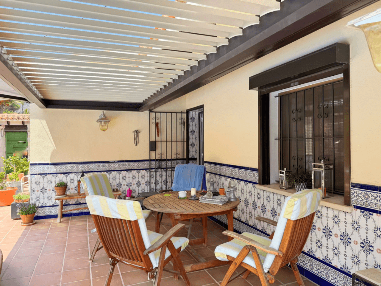 Villa de 3 dormitorios con muchas posibilidades y vistas al mar en Galeretes